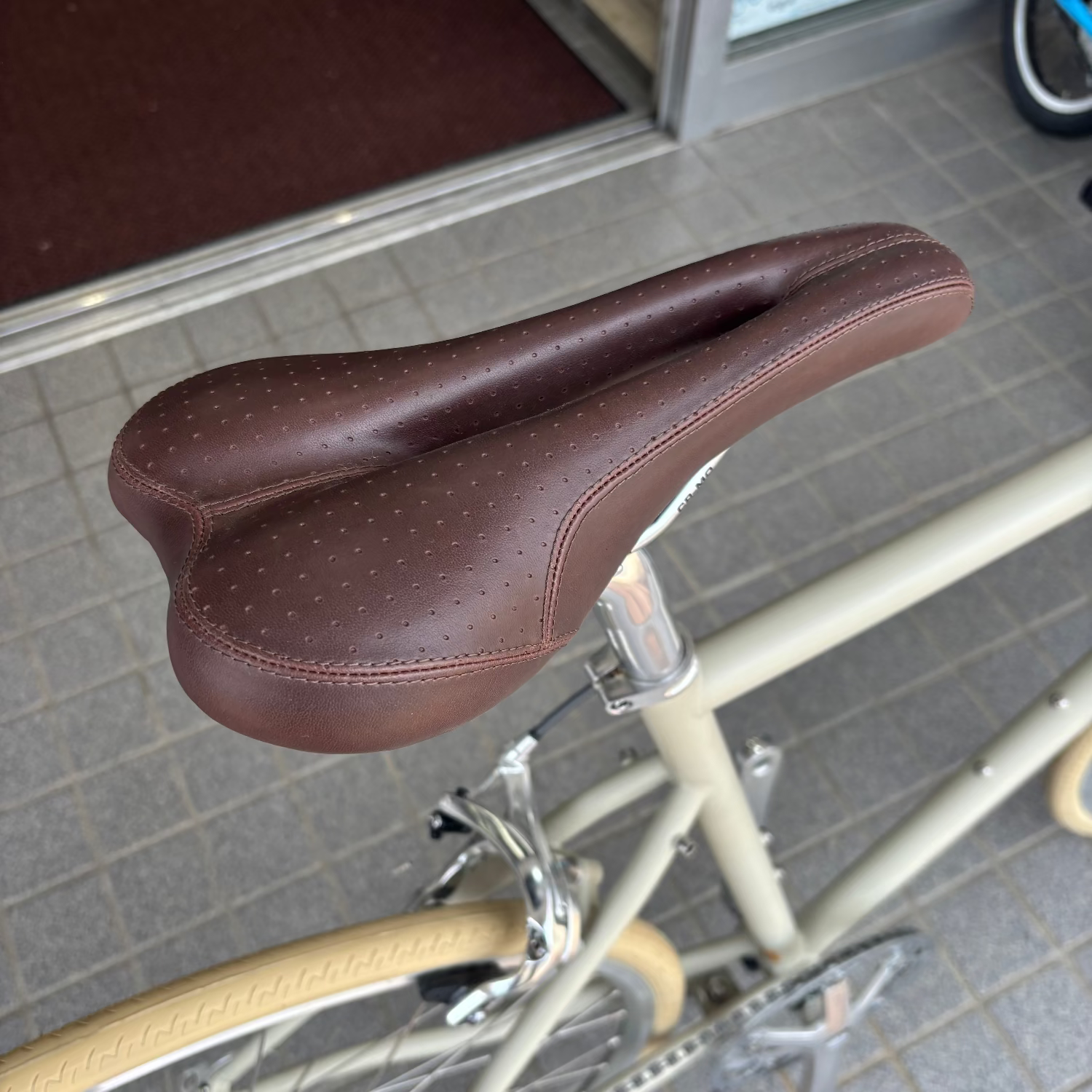 店舗受取 （対面）／【アウトレット・試乗車特別販売】 tokyobike（トーキョーバイク）TOKYOBIKE CS 当店カスタマイズ済（現品1台のみ）/Ｓサイズ）、カラー：オフホワイト★外装９段