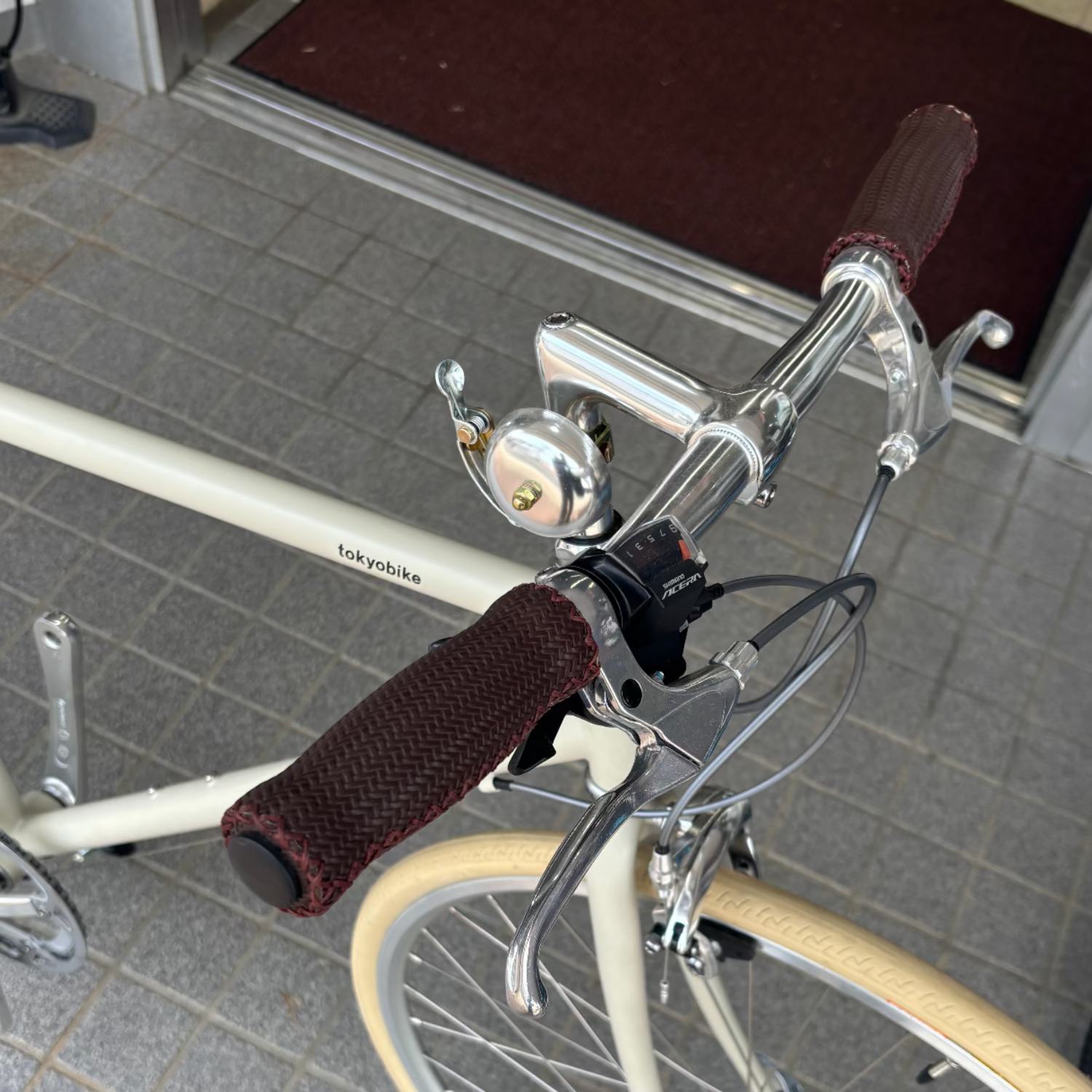 店舗受取 （対面）／【アウトレット・試乗車特別販売】 tokyobike（トーキョーバイク）TOKYOBIKE CS 当店カスタマイズ済（現品1台のみ）/Ｓサイズ）、カラー：オフホワイト★外装９段