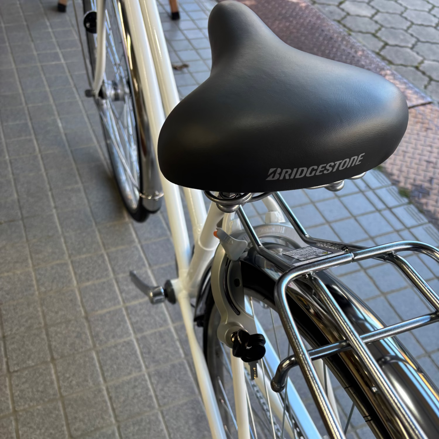 店舗受取（対面）／ブリヂストン BRIDGESTONE エグゼシティ S型フレーム EX73S4 27インチ 内装3段変速 ピュアホワイト