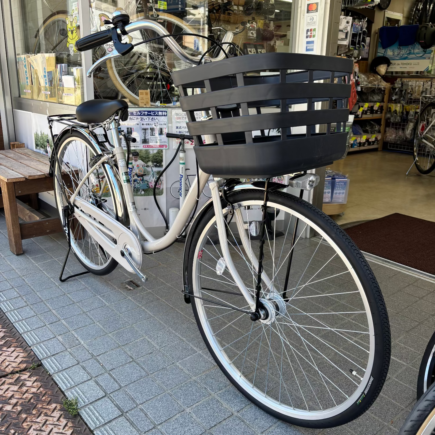 店舗受取（対面）／ブリヂストン BRIDGESTONE『フレーミー』シングル・26インチ・E.XHクラシックベージュ・点灯虫★お買い物向け自転車